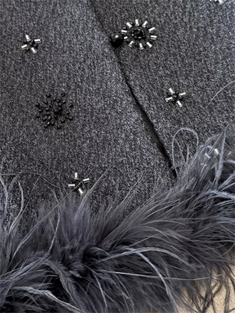 Schwarze Weste mit Stehkragen und Kunststraußenfell für Damen