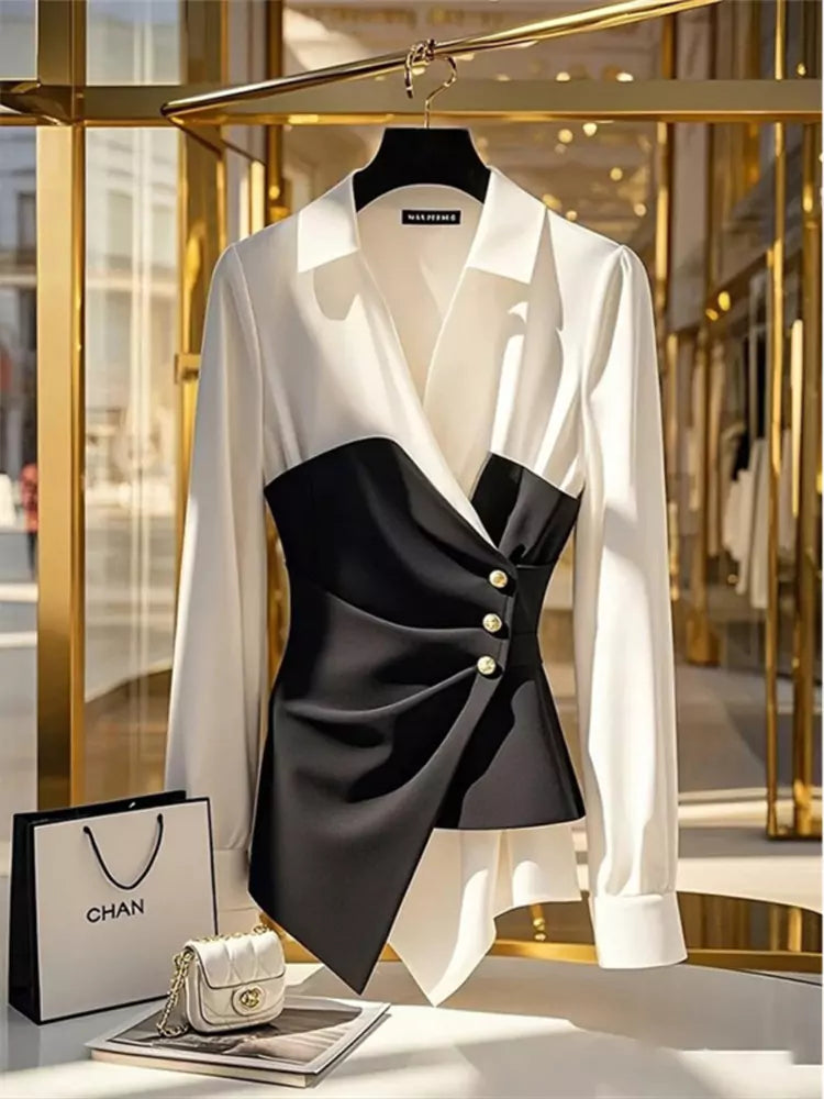 Elegantes, weiß-schwarzes Colorblock-Hemd mit Raffungen für Damen
