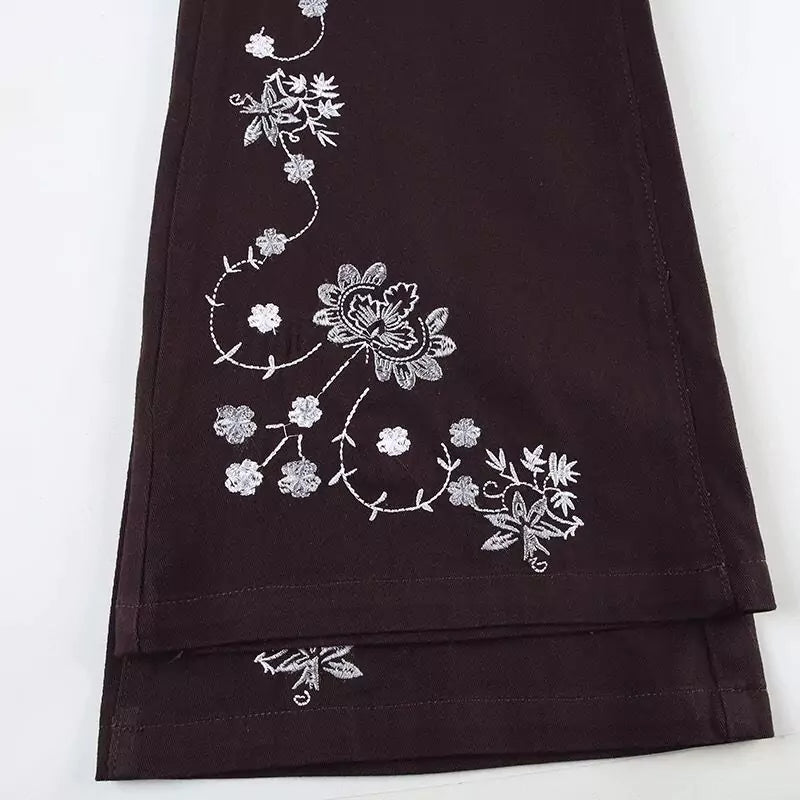 Vaqueros acampanados con bordados vintage para mujer