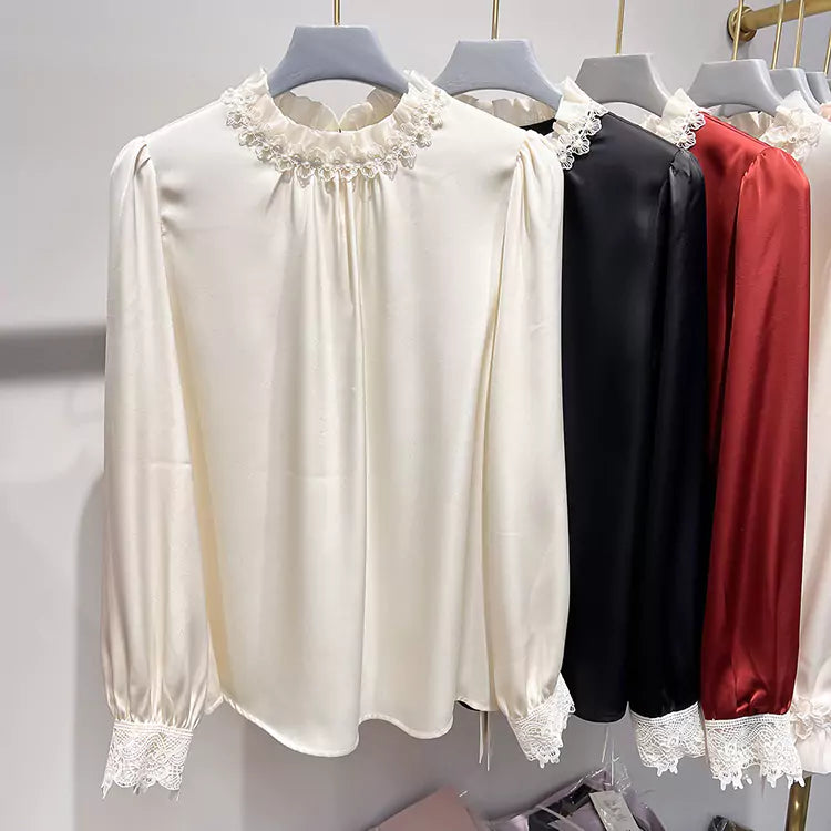 Elegante, plissierte Chiffonbluse mit Perlenbesatz, Stehkragen und langen Ärmeln im französischen Stil für Damen