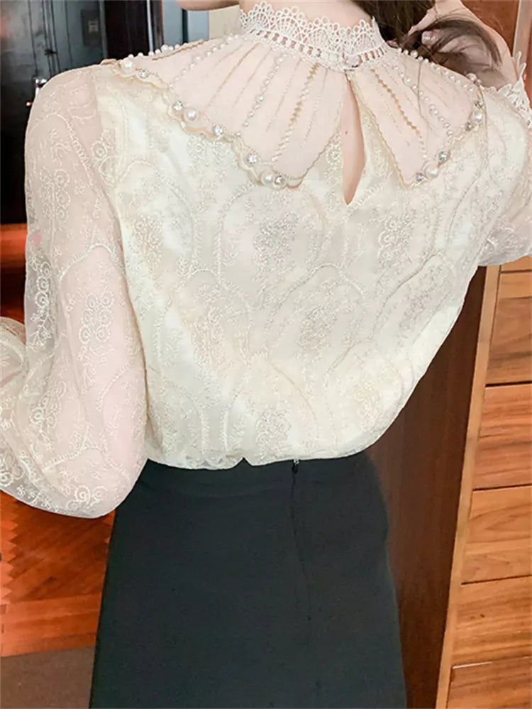 Elegante, langärmelige Chiffonbluse im französischen Stil mit Spitze und Perlen für Damen