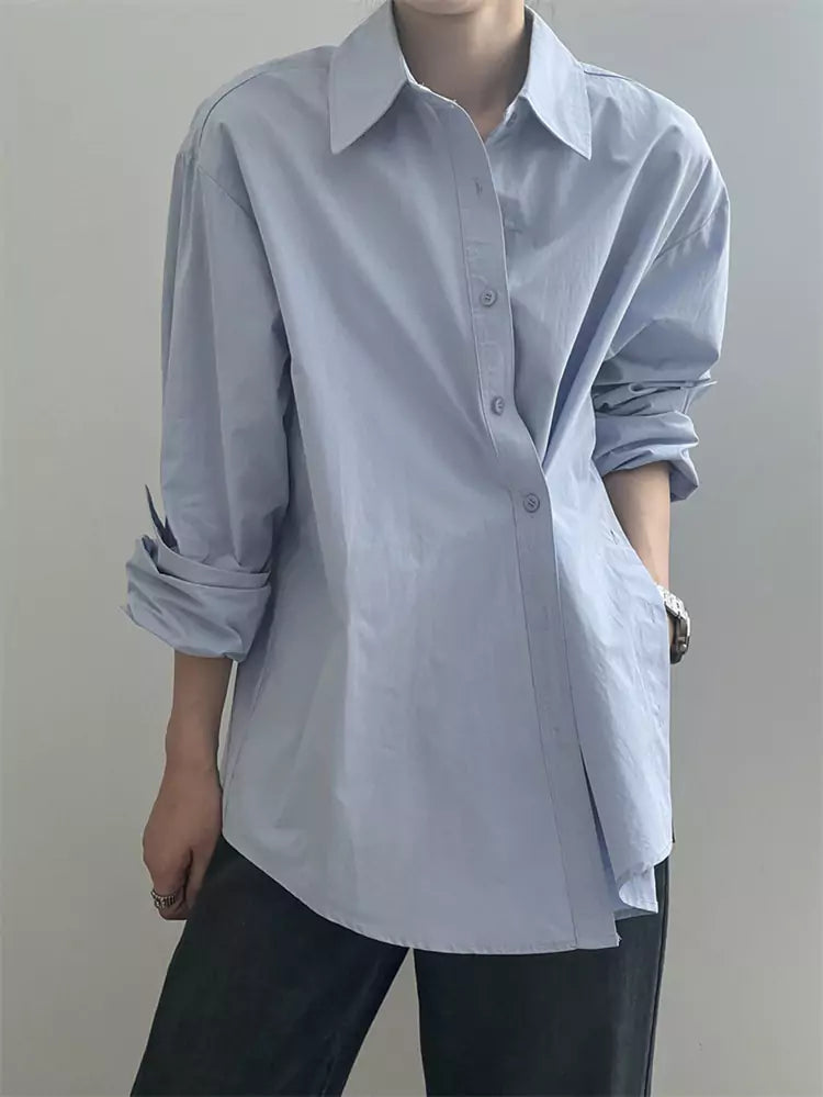 Leichtes, unregelmäßig geschnittenes, geknöpftes Midi-Hemd für Damen