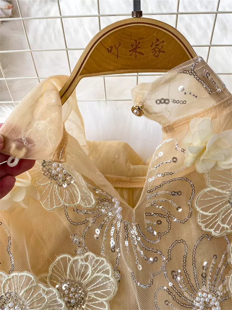 Transparente, perlenbesetzte Paillettenbluse im französischen Hofstil mit 3D-Blumenapplikationen für Damen