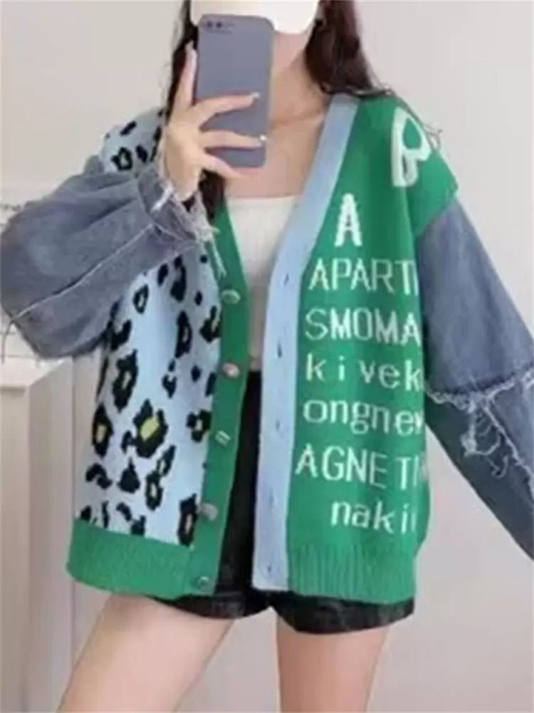 Trendiger pinkfarbener Strickcardigan aus Denim mit Leopardenmuster und Patchwork-Design für Damen