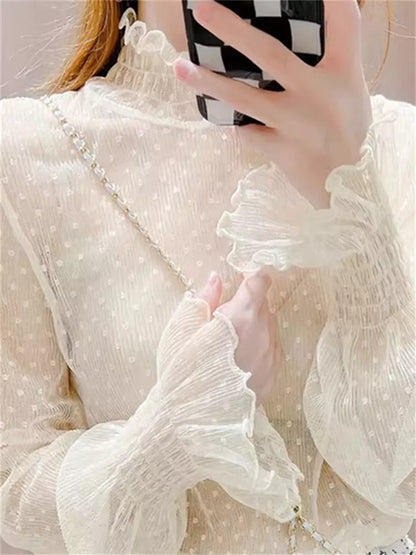 Sexy, transparentes Mesh-Top mit hohem Kragen und Spitzenbesatz