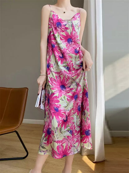 Elegantes, französisch inspiriertes Seiden-Midikleid mit Trägern und Tintenwasch-Design