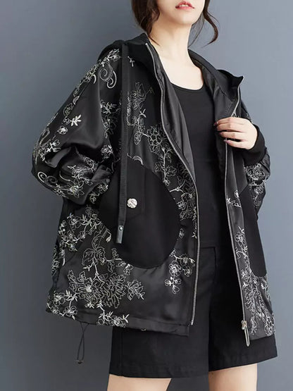 Stylischer Oversize-Kapuzenpullover mit Reißverschluss und aufwendiger Stickerei