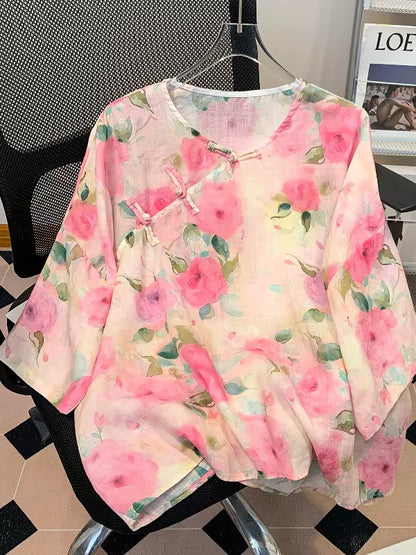 Neue sommerliche Bluse im chinesischen Stil aus rosa Ramie mit Blumenmuster, asymmetrischen Froschknöpfen und 3/4-Ärmeln