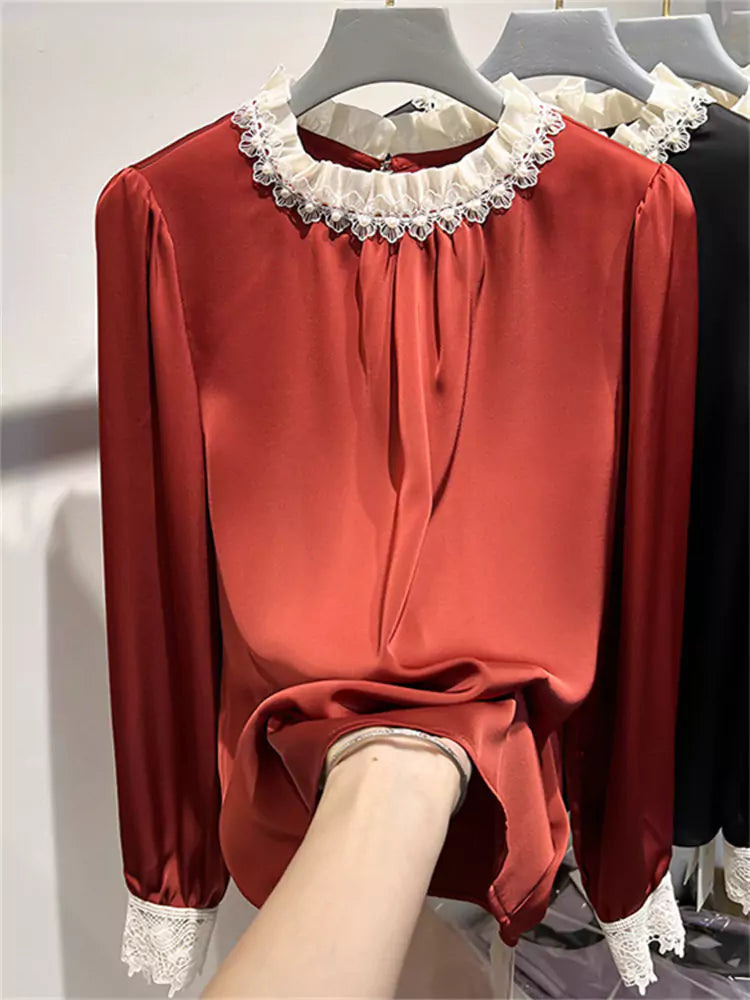 Elegante, plissierte Chiffonbluse mit Perlenbesatz, Stehkragen und langen Ärmeln im französischen Stil für Damen