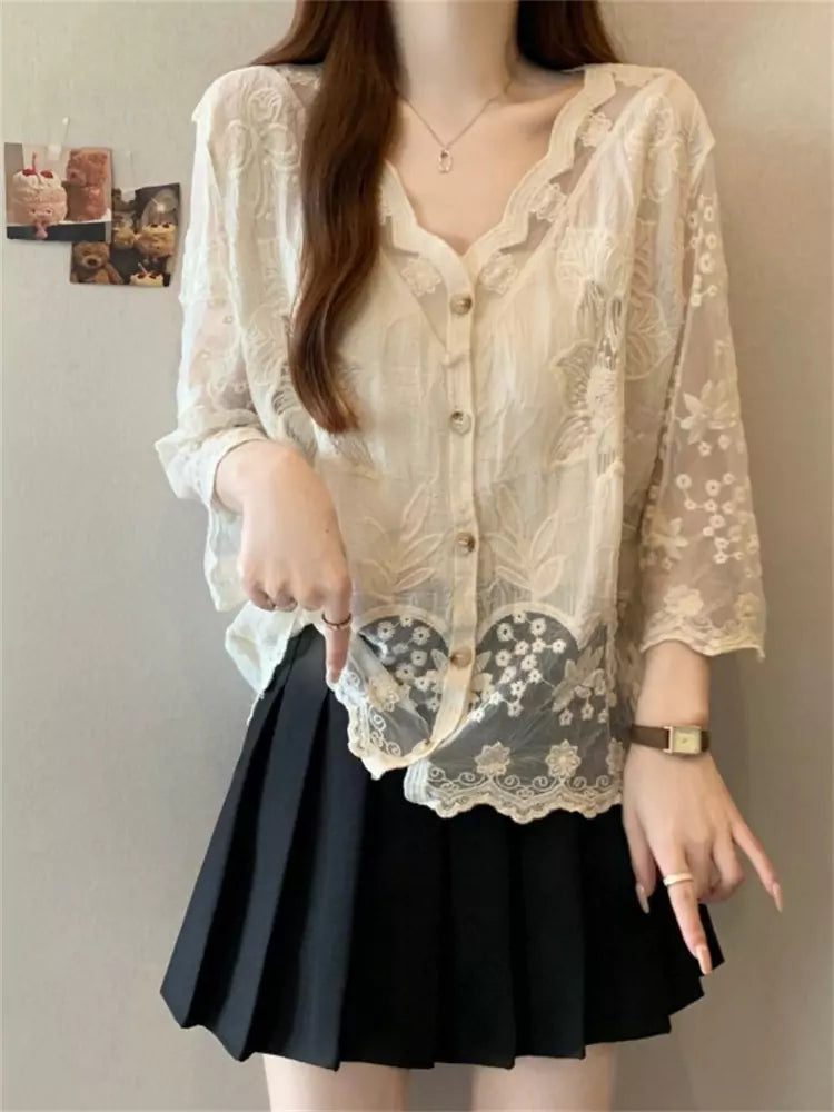 Französische, süße, durchbrochene Plus-Size-Bluse mit V-Ausschnitt und lockerem Schnitt für Damen