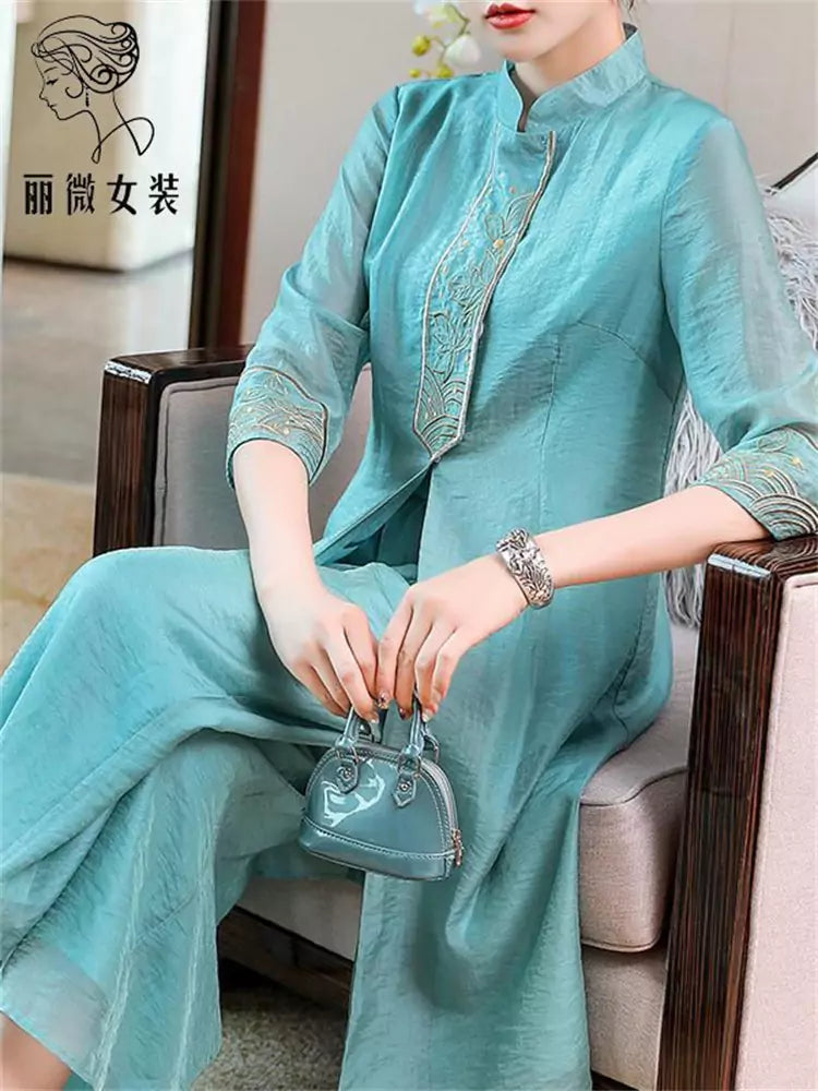 Conjunto de dos piezas de top largo con cuello alto bordado estilo chino vintage y pantalones anchos para mujer.