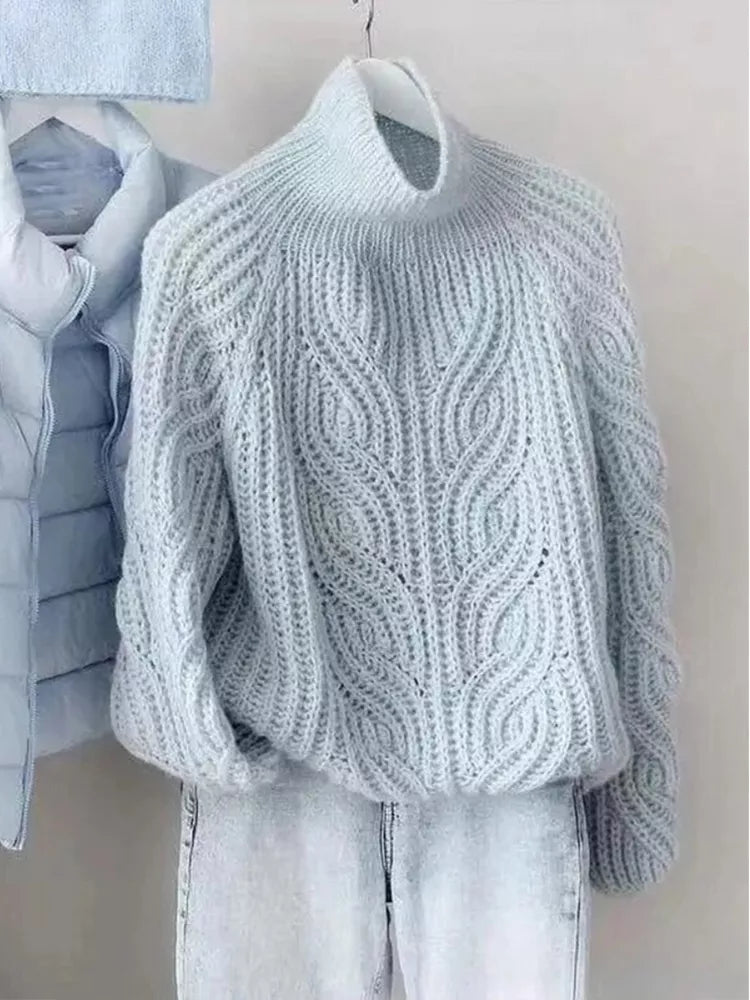Suéter de punto trenzado con cuello alto azul claro para mujer