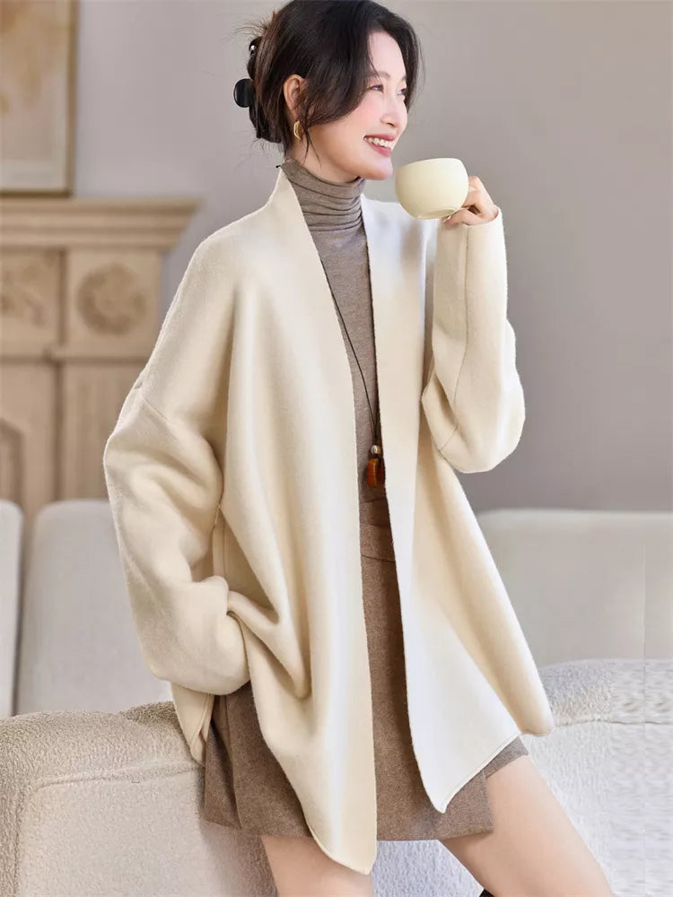 Elegante cárdigan largo de punto marrón para mujer