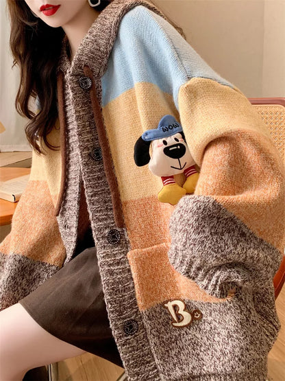 Cárdigan con capucha y bloques de color para mujer con un adorable perro de peluche - Abrigo de punto extragrande kawaii