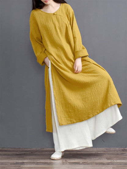 Gelbes Maxikleid im Vintage-Zen-Stil aus Baumwoll-Leinen für Damen mit Seitenschlitz, gekreuztem Kragen und Froschknöpfen