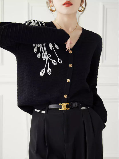 Cárdigan de punto negro con bordado floral de corte holgado