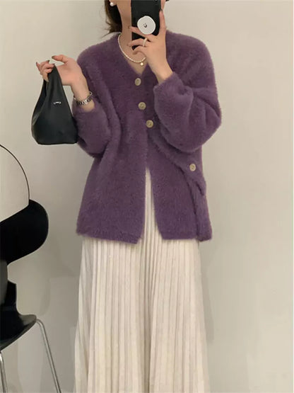 Cárdigan de punto de piel sintética de visón con cierre de botones inclinados