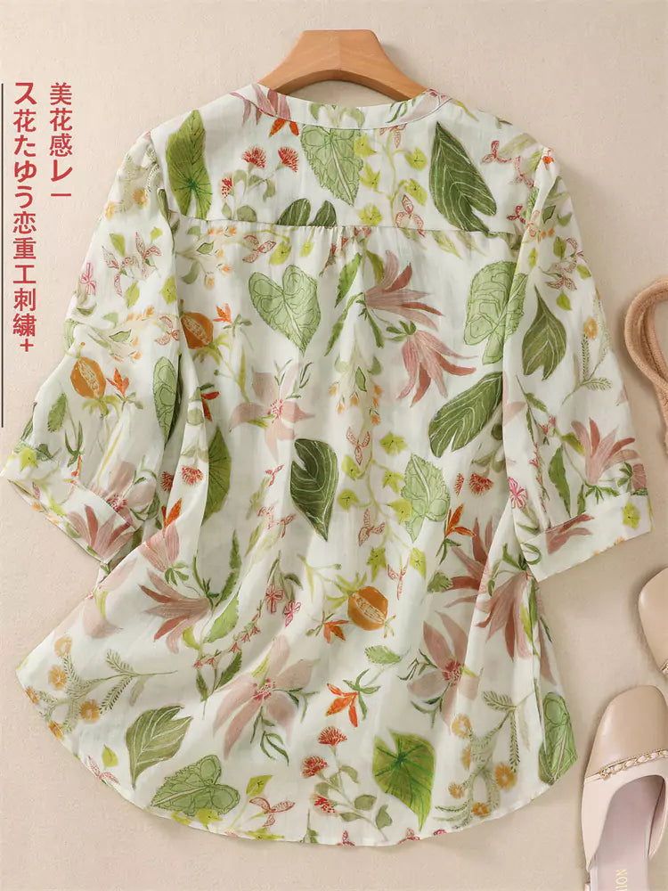Leichte Sommerbluse aus Ramie in Übergröße mit Blumenmuster, Rundhalsausschnitt und halblangen Ärmeln