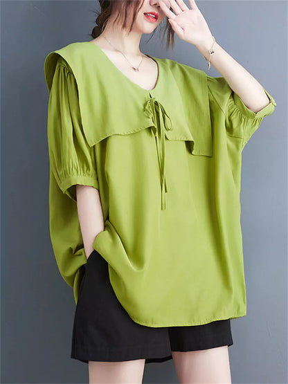 Sommerliches Kurzarmhemd in Übergröße mit lockerer Passform, Cape-Detail und Puppenkragen – locker geschnitten, in großen Größen.