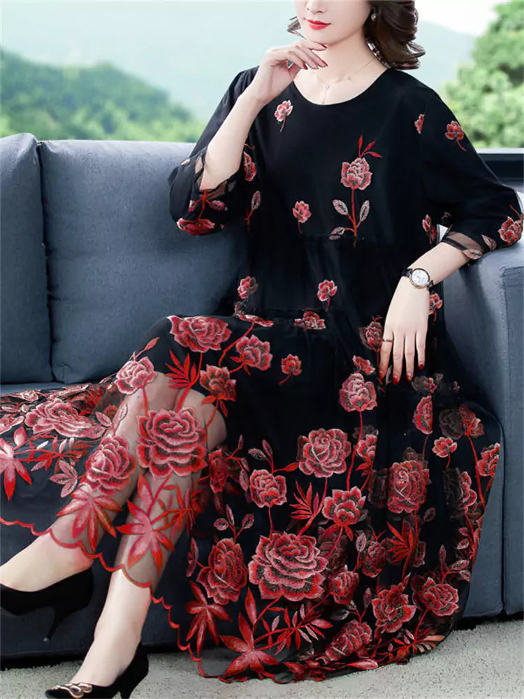 Elegant Lace Embroidered Tulle Dress with Delicate Floral Stitching