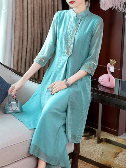 Conjunto de dos piezas de top largo con cuello alto bordado estilo chino vintage y pantalones anchos para mujer.