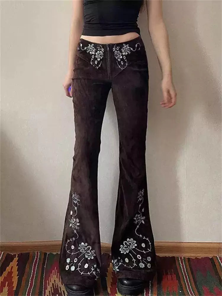 Vaqueros acampanados con bordados vintage para mujer