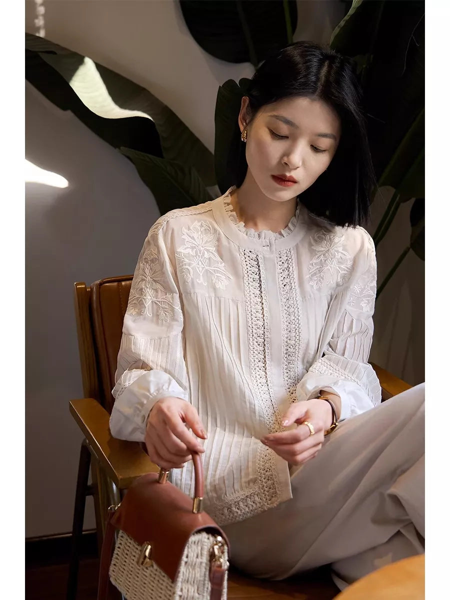 Locker geschnittene, bestickte Bluse im französischen Stil für Damen