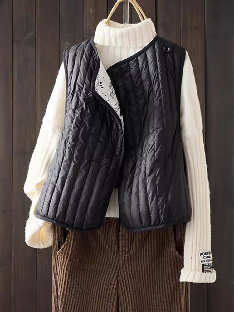 Wendbare, wattierte Weste im chinesischen Stil mit Tintenmuster und gekreuzter Vorderseite für Damen