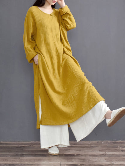 Gelbes Maxikleid im Vintage-Zen-Stil aus Baumwoll-Leinen für Damen mit Seitenschlitz, gekreuztem Kragen und Froschknöpfen