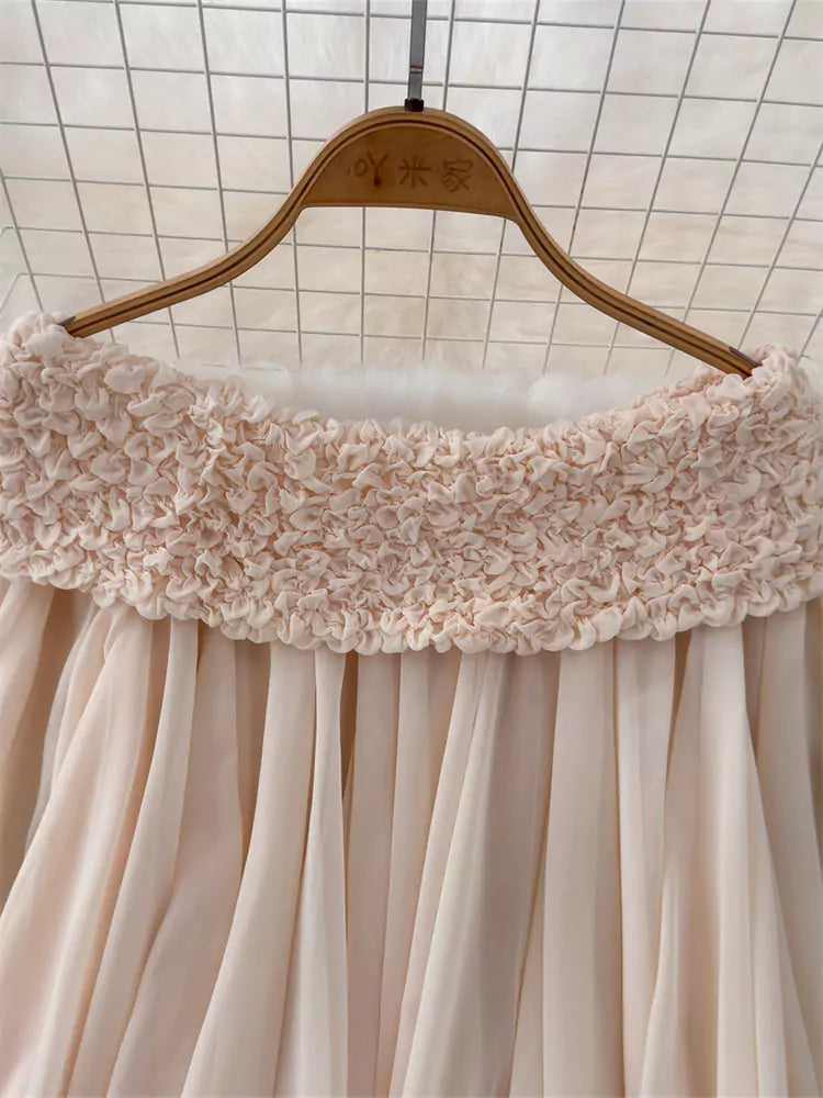 Französisches schulterfreies, asymmetrisches Chiffon-Top mit Rüschen und Puffärmeln