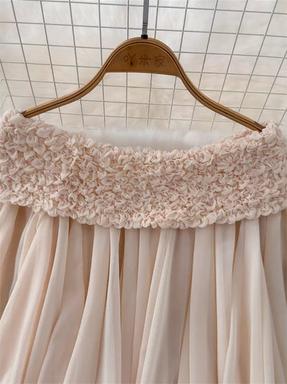 Französisches schulterfreies, asymmetrisches Chiffon-Top mit Rüschen und Puffärmeln