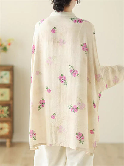 Lässige Leinenbluse im orientalischen Stil mit Stehkragen und Froschknöpfen