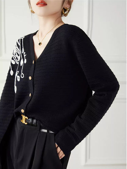 Cárdigan de punto negro con bordado floral de corte holgado