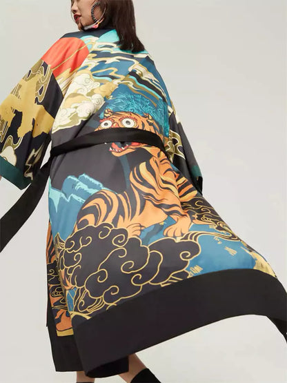 Vintage Kimono-Cardigan im chinesischen Stil – Locker geschnittene, mittellange Jacke mit offener Vorderseite und Tigerprint aus der Peking-Oper.