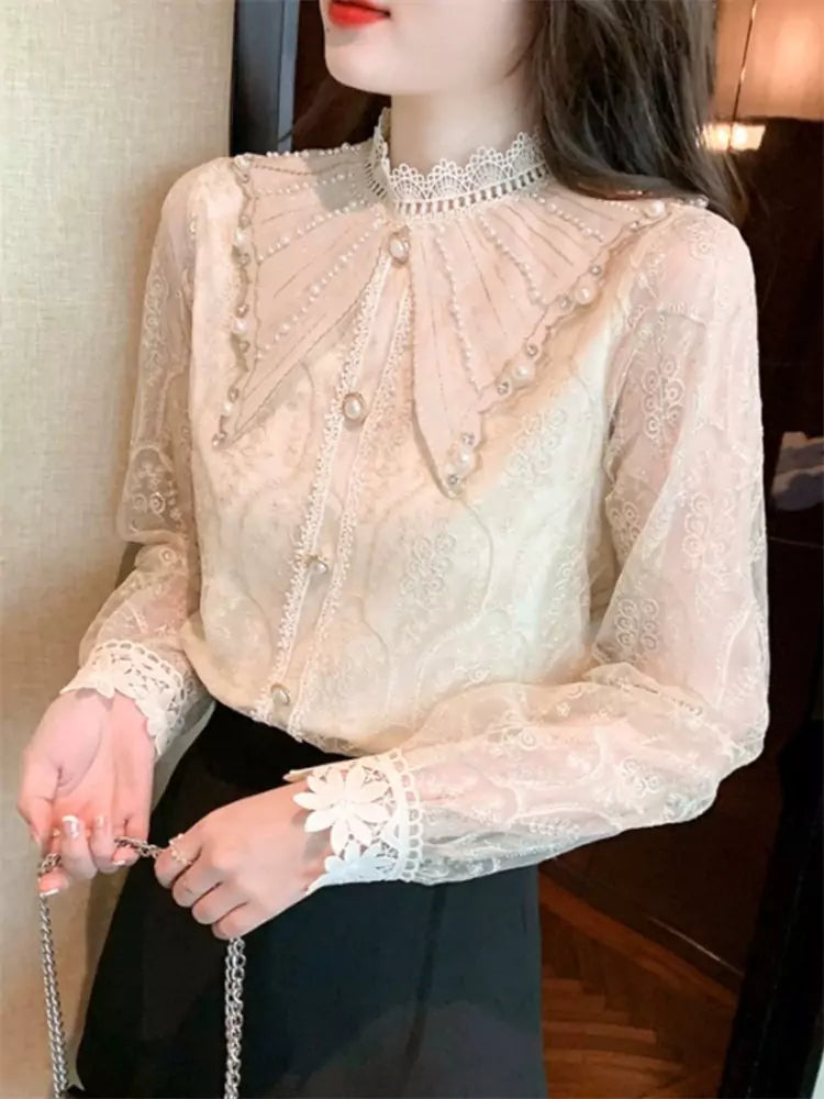 Elegante, langärmelige Chiffonbluse im französischen Stil mit Spitze und Perlen für Damen