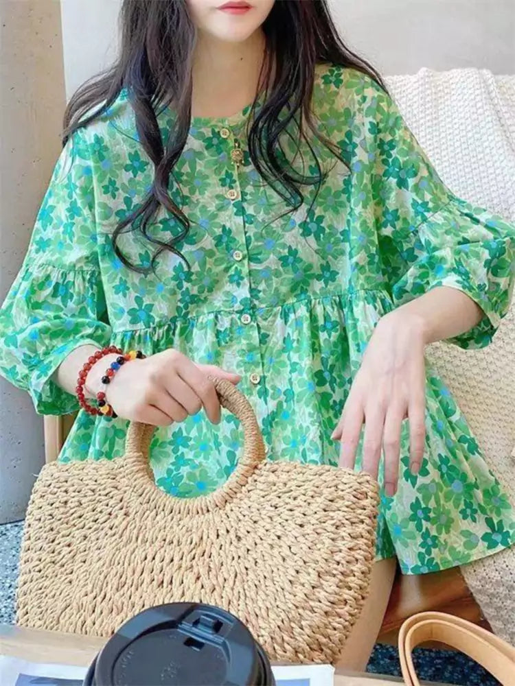 Blusa holgada estilo babydoll verde floral para mujer con cuello redondo y mangas farol