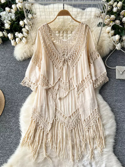 Strandurlaub Boho Häkelkleid mit V-Ausschnitt, Quasten und Lochmuster