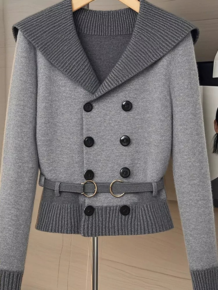 Stilvoller, zweireihiger grauer Strickpullover im Preppy-Stil für Damen