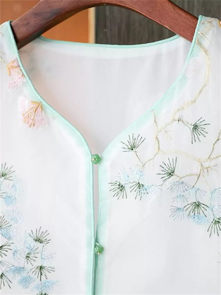 Vintage White Embroidered Sleeveless Vest Top with Side Slits for Women