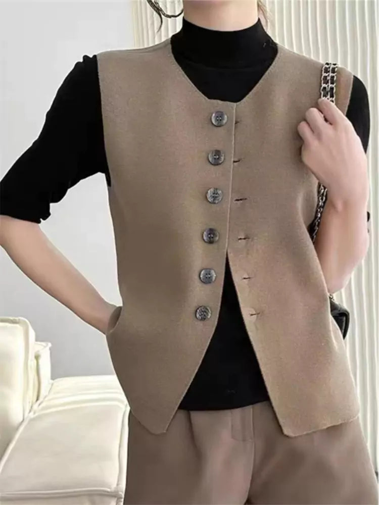Chic White Wool Knit Waist-Defining Vest for Women – Slim Fit Sleeveless Round Neck