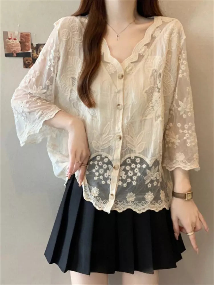 Französische, süße, durchbrochene Plus-Size-Bluse mit V-Ausschnitt und lockerem Schnitt für Damen