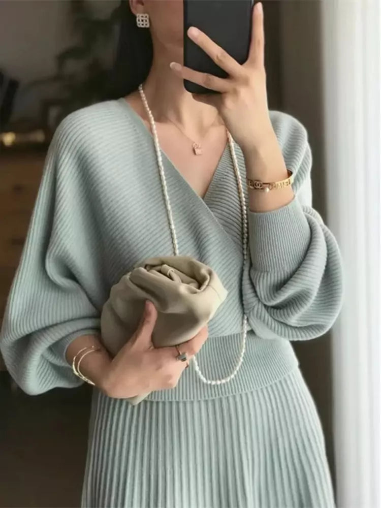 Elegantes zweiteiliges Strickset aus Pullover und Rock für Damen