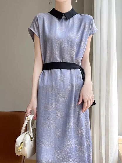 Bedrucktes Midikleid aus Acetat-Satin mit Puppenkragen und Taillengürtel für Damen