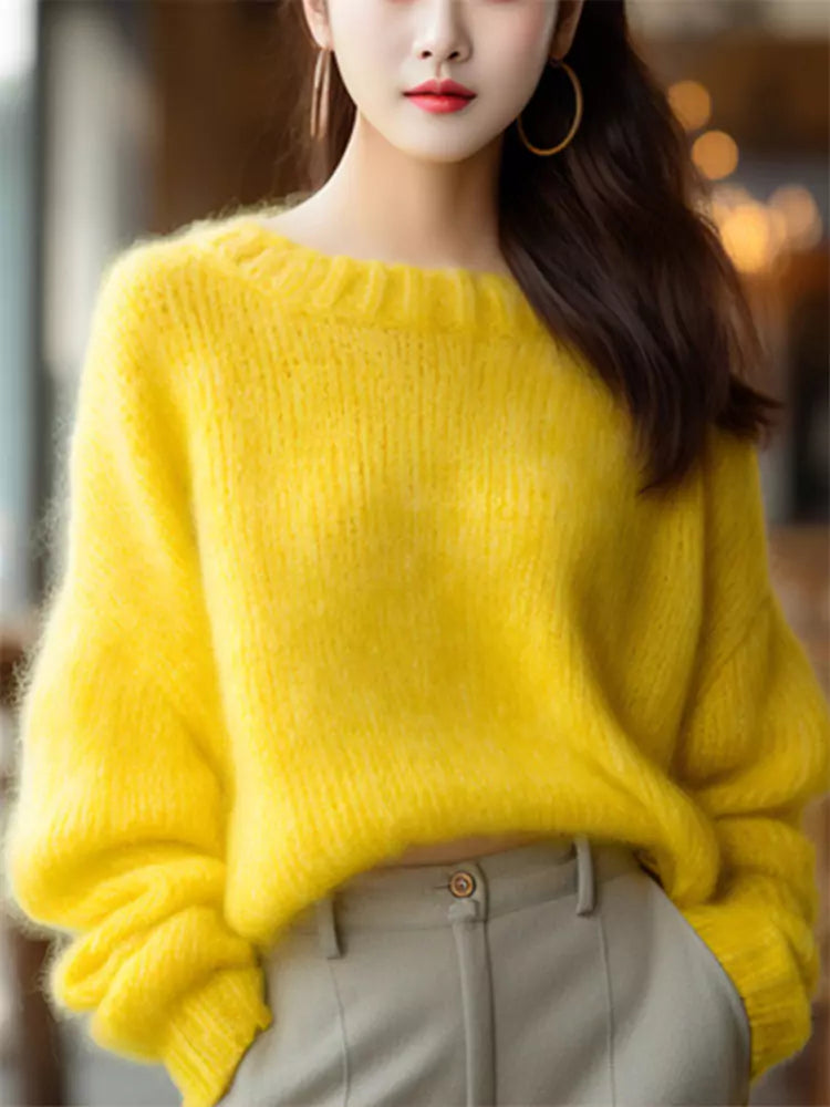Suéter de punto francés elegante amarillo con cuello redondo para mujer con un estilo único y acogedor.