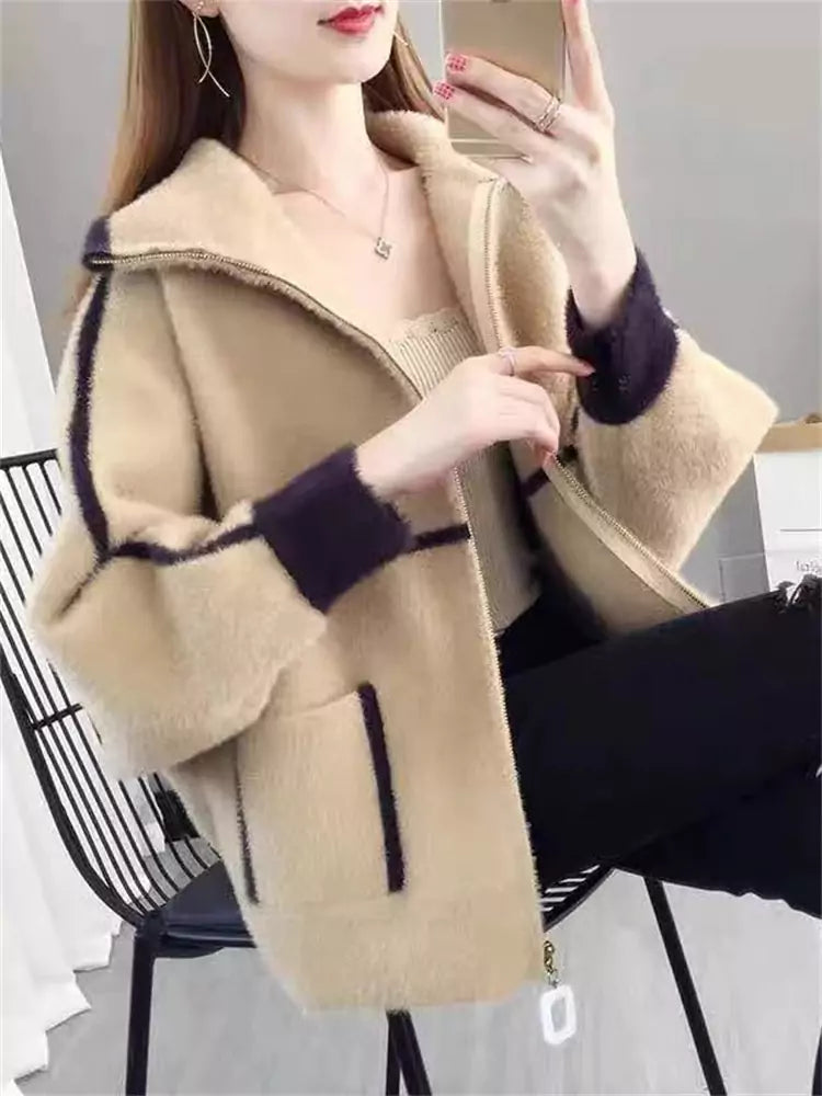 Damen-Fleecejacke aus dickem, farblich abgesetztem Kunstpelz in lockerer Passform für die Freizeit