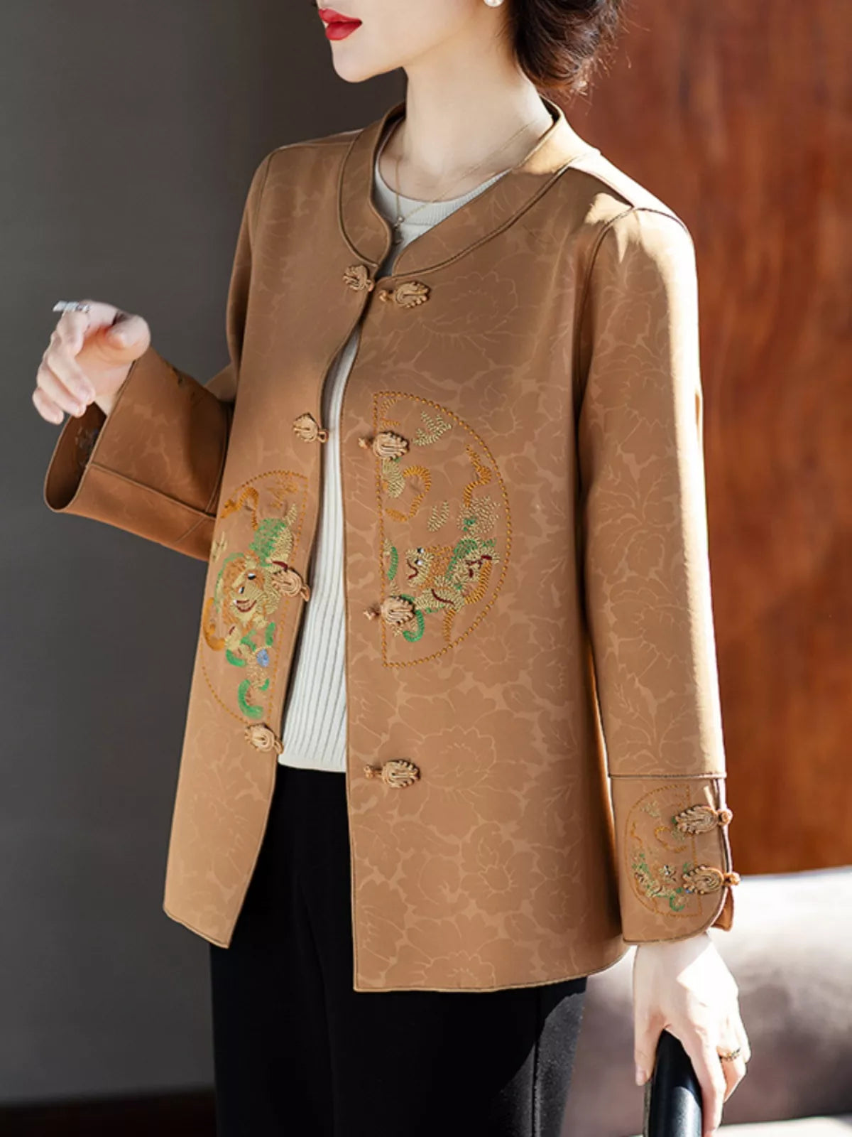 Khakifarbene, locker sitzende Jacke mit Stehkragen und Print für Damen