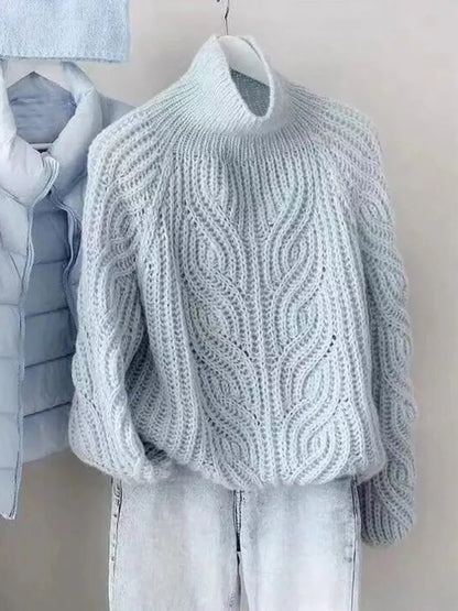 Suéter de punto trenzado con cuello alto azul claro para mujer