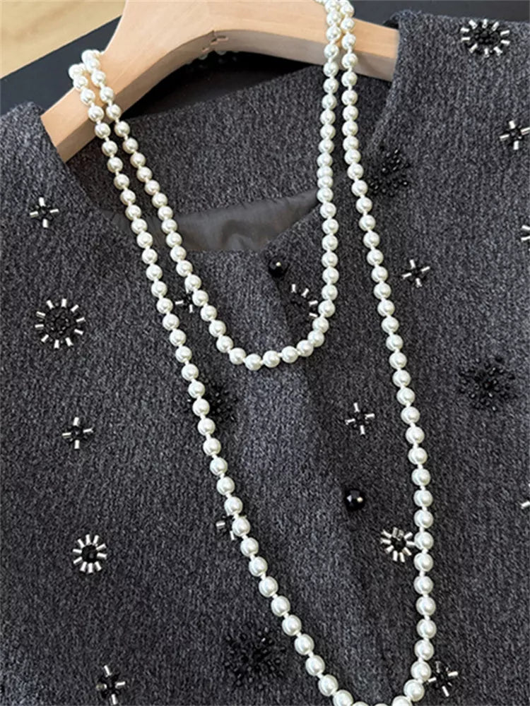 Schwarze Weste mit Stehkragen und Kunststraußenfell für Damen