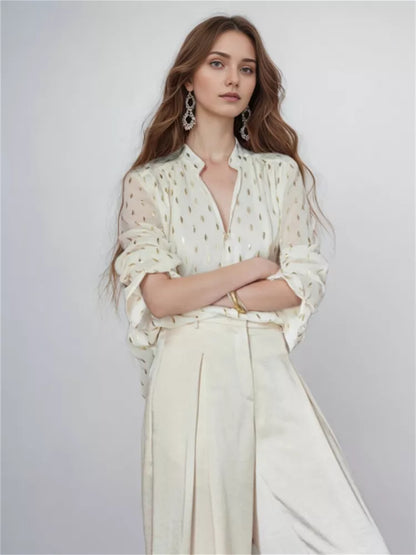 Damenbluse aus Chiffon mit Goldfolienmuster, Blattprint und Stehkragen