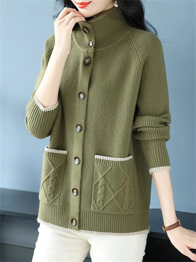 Cárdigan holgado de punto color camel con cuello alto y botones para mujer